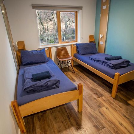Glen Nevis Youth Hostel Fort William Esterno foto A room at the hostel