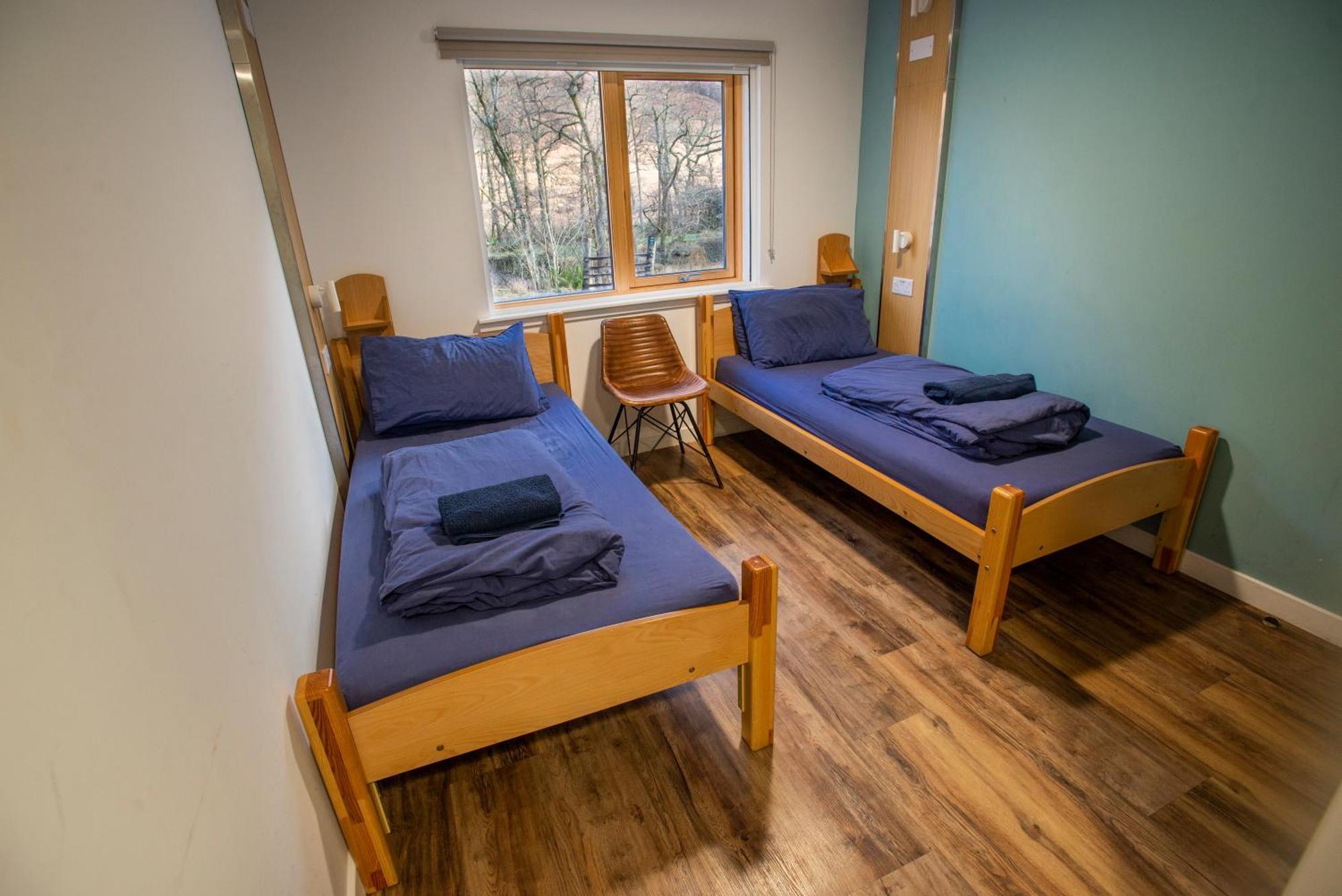 Glen Nevis Youth Hostel Fort William Esterno foto A room at the hostel