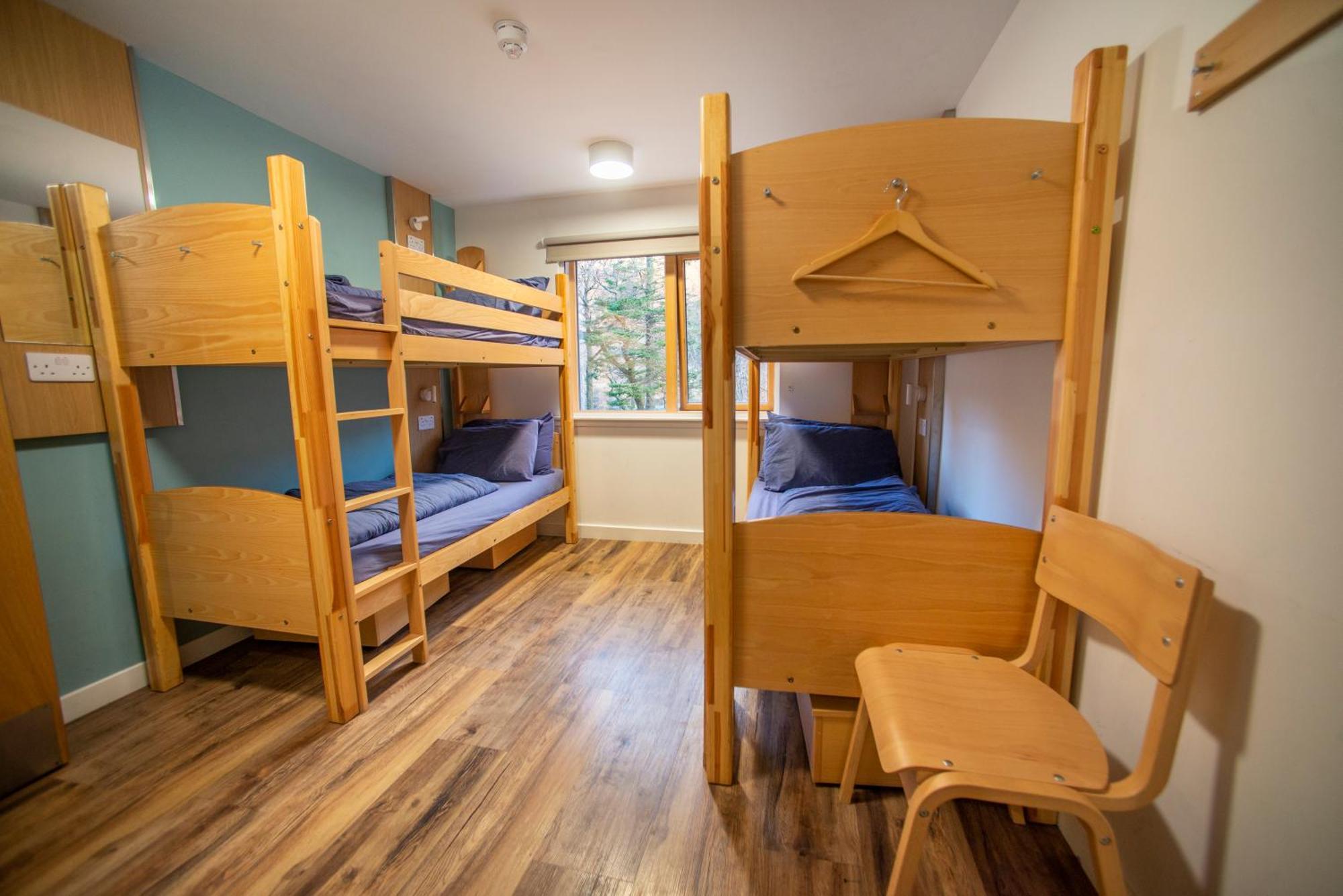 Glen Nevis Youth Hostel Fort William Esterno foto A bunk room at the hostel