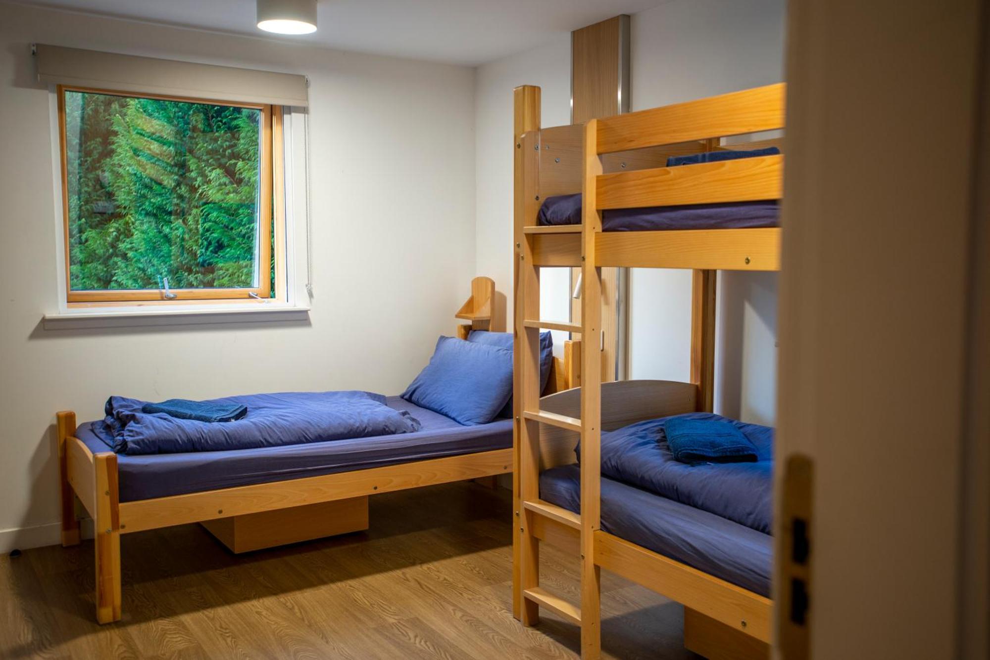 Glen Nevis Youth Hostel Fort William Esterno foto A bunk room at a hostel