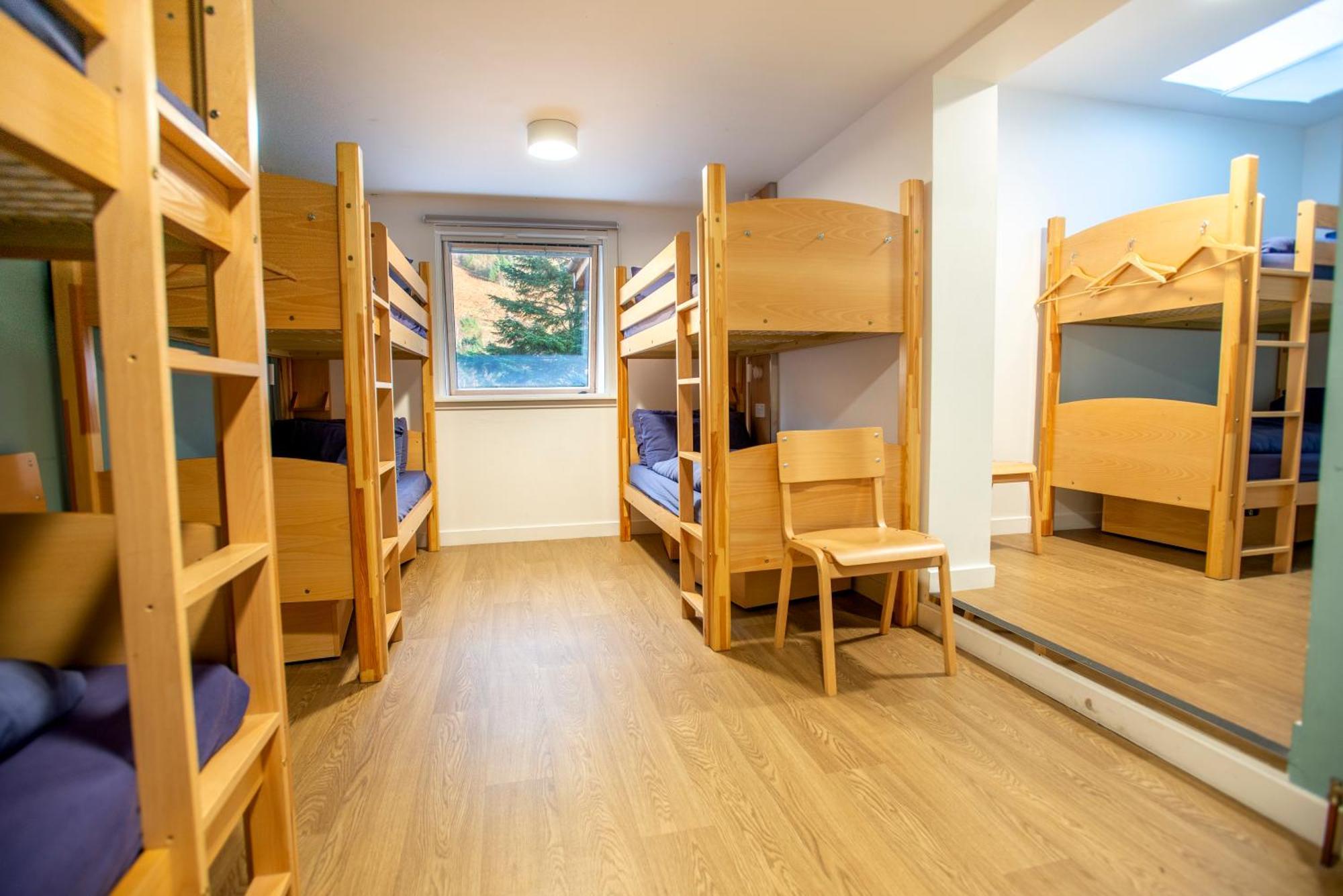 Glen Nevis Youth Hostel Fort William Esterno foto A typical bunk room at a hostel
