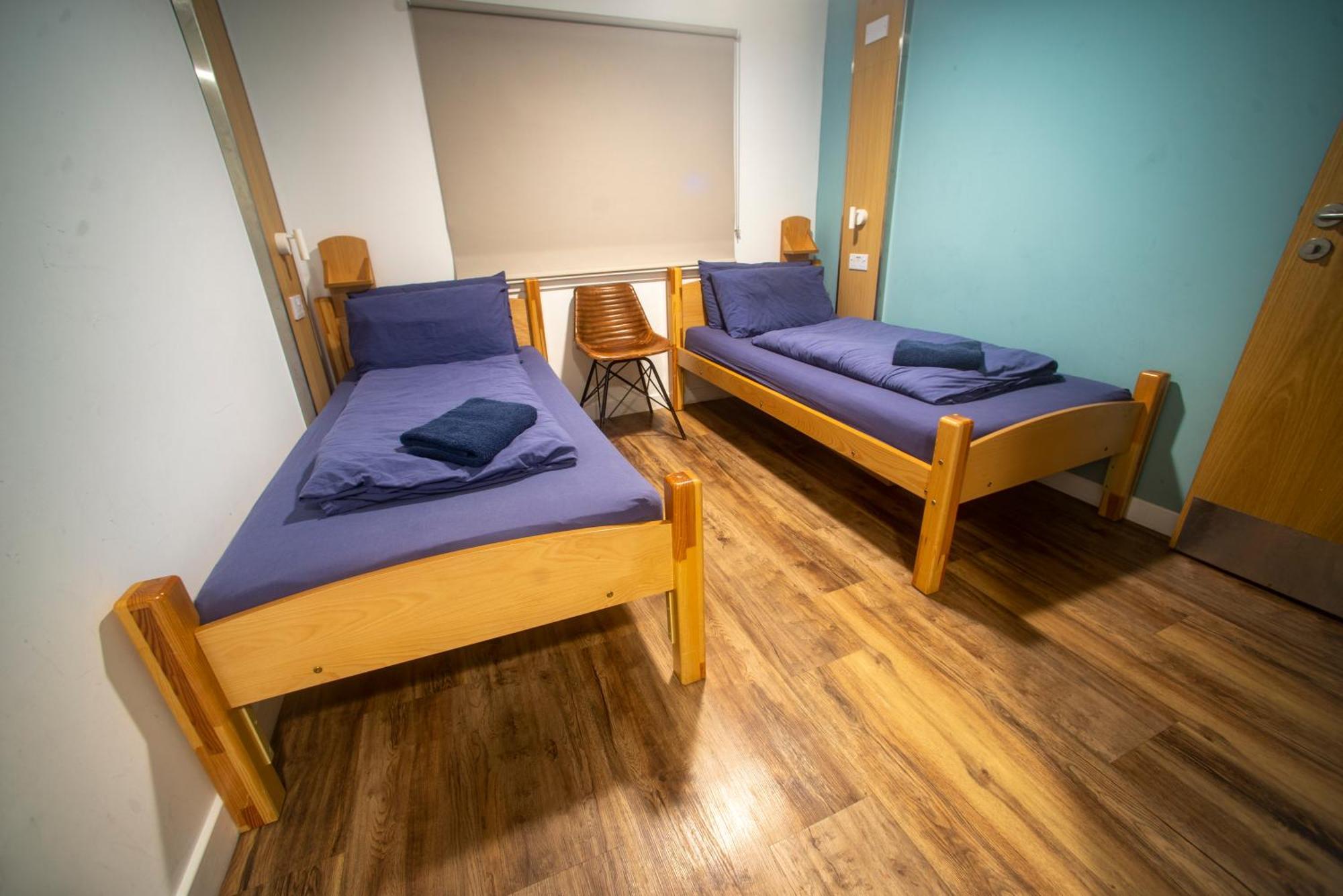 Glen Nevis Youth Hostel Fort William Esterno foto A typical room at the hostel