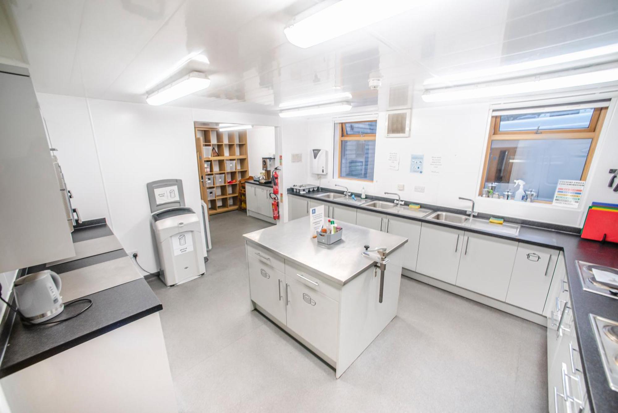 Glen Nevis Youth Hostel Fort William Esterno foto A laboratory at the University of Brighton