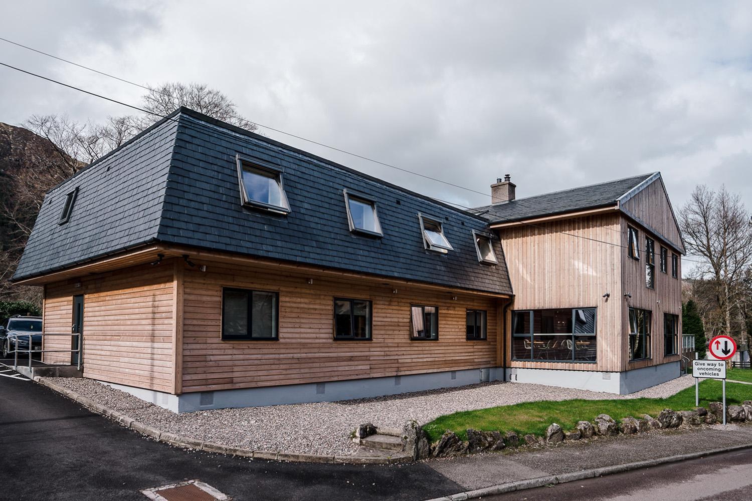 Glen Nevis Youth Hostel Fort William Esterno foto The new school building