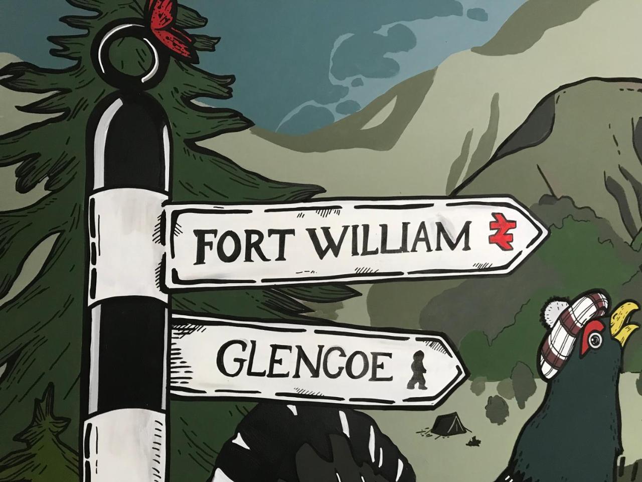Glen Nevis Youth Hostel Fort William Esterno foto The signpost for Fort William