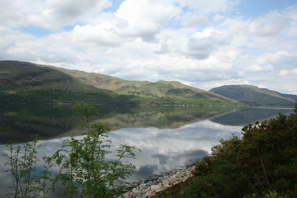 Glen Nevis Youth Hostel Fort William Esterno foto The view from the A591