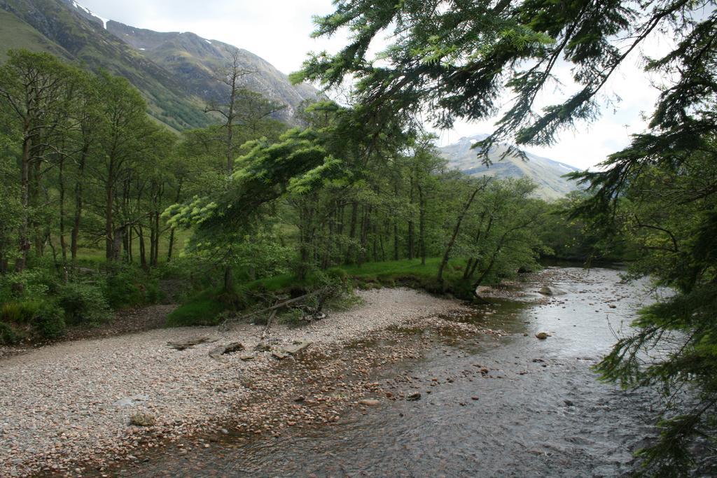 Glen Nevis Youth Hostel Fort William Esterno foto The River Calder